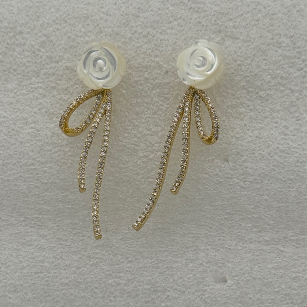 Mother of Pearl rose dangle stud earring.